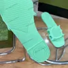 2024 Designer Slipper Slipper Jelly Rubber Coupte Women Sandals Slipper Flats Logo Cut Out Cuir Slides Style Open Toe Toe Summer Sandals Pop Sandales Slide Luxury Design