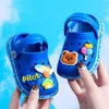 Sandales Kids Summer Cartoon Hole Cave Hole Sandales 2023 Garden Slippées de plage Sandales Sands Soft Soft Sceld Séchage Chaussures 240423