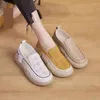 Chaussures décontractées Trou creux respirant pour les femmes 2024 Été épaisseur Sole rétro Blanc des baskets féminines Femme Slip sur les chaussures