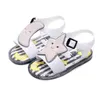 Sandales 2024 Nouveau mini-gelée sed shoes fille et garçon mode d'été Sandale Moon étoile enfant non glissade à plat semelles chaussures de plage 240423