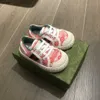 Zapatos para niños pequeños populares impresión completa de letras zapatos de diseño para niños.