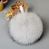 2024 Luxury 13cm Fluffy Real Fox Fux Fur Ball PomPoms Fur Pompom高品質のキーチェーンカーキーチェーンメタルリングペンダント240424