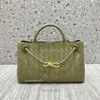 Lady East/West Tote Bag Classic Bagsデザインアンドアモ新しいメタルバックルレザー織りトートシングルショルダー大容量女性用