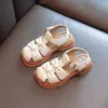 Sandals Girls Baotou Sandals 2024 Summer New Roman Baby Girls Shoes Soft Sweens Soft Livendrens Sandals 240423