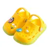 Sandals d'été de pantoufle enfants mules bébé garçons filles dessin animé sandales bébé talons plats solids caricatures pantoufles childrens jardin chaussuresl2404