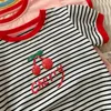 Cherrythemed Kids T -shirt gestreepte topkleurblokkerings kinderen kinderen tot 6 jaar perfect voor zomerbaby mode kleding 240408