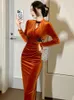 Casual jurken vintage elegante vrouwen kleedt qipao oranje pailletten fluweel kralen holle gesneden vouwen bodycon spleet gewaad banket avondfeestje