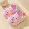 Sandaler sommar barn tofflor baby söta blommor mjuka ensamma sandaler inomhus mjuk anti slip flicka sandaler hålskor barn strandskor 240423