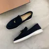 Designer Dress Summer Charms Open Walk Casual Shoes Men Men Women Gentleman Sneakers Low Top Soft Loafers Suee Leather Skateboard Rubber Sole Trainers