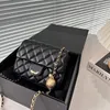 23p WOC Designer Frauen Mini Umhängetasche 17 cm Leder Diamant Gold Hardware Spannschloss Luxushandtasche können kleine goldene Kugelkette Cros Sbody Bag Make -up -Taschen Taschen drücken