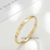 Bracciale d'oro Carter di lusso di lusso di alta qualità per ragazze con una sensazione di fascia alta e minimalista fatta in lega che non si sbiadisce accessori rossi in mesh in oro rosa