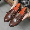 2024 Nuevos zapatos de monje de estilo europeo de moda Hombres Tassel Mocasines casuales vestidos de vestir calzado de negocios