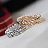 Design classico di fascia alta gold gold anello di qualità per sculture coppia di moda rosa con carriraa anelli originali