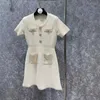 Basic Casual Dresses Designer 23 Zomer Nieuwe Niche Diamond Buckle Style Slim Fit korte mouwen gebreide rok 29B1