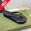 Lage hakken dames slippers rubberen flats muilezels claquette vrouwelijke zomer strandschoenen slippers luxe designer sandalen vrouw