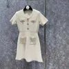 Basic Casual Dresses Designer 23 Zomer Nieuwe Niche Diamond Buckle Style Slim Fit korte mouwen gebreide rok 29B1