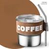 زجاجات المياه 304 فنجان قهوة من الفولاذ المقاوم للصدأ مع غطاء وقش معدني محمول في الهواء الطلق في الهواء الطلق.