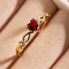 Bröllopsringar Ny Fashion Crystal Twist Classical Heart Wedding Rings for Women Gold Color Elegant förlovningsringar Tiny Zircon Gift Jewelry