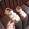 Sandals Girls Baotou Sandals 2024 Summer New Roman Baby Girls Shoes Soft Sweens Soft Livendrens Sandals 240423