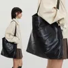 Worki do przechowywania czarne minimalistyczne wosk olejowe torba o dużej pojemności pu torebka podkładka ubrania stylowe chłodne mężczyźni damskie ramię uliczne