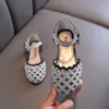 Sandals New Girls Shoes Fashion Childrens Pearls Sequin Sandals Bling Summer Sandals Toddler Hollow Out Breathable Kids Shoes H47 240423