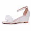 Crystal Queen Women High Heels Summer Summer White Flow Marid Robe Corporèmes de paille de paille de paille de paille