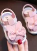 Sandálias de verão sapatos infantis para borboleta meninas sandálias moda de baixo para meninos de praia adoram sapatos de bebê de 0 a 3 anos 240423