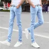 Män jeans herrar sommarsträcka raka jeans koreanska mode smala passform små fot täta baggy jeans för män elastisk midja denim byxor 240423