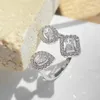 Rings de cluster Fee como luxo brilhante geométrico quadrado de cristal de cristal aberto anel de noivado de zircônia cúbica para jóias de casamento femininas