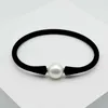 Perlen Mode Silikonarmband runde weiße Schale Perle Schwarzes Stretcharmband Unisex Einfaches Armband Urlaub Geschenk 240423