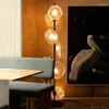 フロアランプノルディックミニマリストの創造性ガラスシェードLEDランプリビングルームホーム装飾コーナーソファベッドルームベッドサイドスタンディングテーブルライト