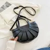ショルダーバッグ小さな半円織り女性トートラグジュアリーソフトレザーメッセンジャーバッグレディースホローデザイナートップハンドルハンドバッグSAC