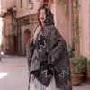 Qinghai Lake Desert Ancient City Tourismus Ethnischer Windkap Reisen in Xizang Xinjiang tragen Frauenschal warme Decke