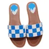 Slippers Chaussures de créateurs de lettres pour femmes Classic Plaid Beach Sandales Luxury Sandales Open Toe Outdoor Chaussures en métal Boucle décontractée chaussures plates talons non glissants chaussures