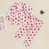 1-5y Saint Valentin Enfants Enfants pour garçons filles Pyjama sets coeur Impression de coeur bouton de satin à manches longues Shirtspants Nightwear 240418