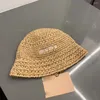 Brede rand hoeden lente/zomer designer bucket hoed handgemaakte geweven stro reizen vrije tijd ademende brief geborduurd strand