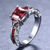 Bröllopsringar Fashion Elegant Women Silver Color Princess Square Cut Red Stone Engagement Wedding Rings for Women Jewelry Gift