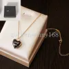 Lettre pendentif Colliers de créateurs Crystal Pearl Brand Letter Pendre Femmes 18K Titane en or