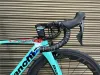 Bianchi Oltre XR4 Karbon Bisiklet Çerçevesi ve Yol Grup Seti Zipp 454 50mm Tekerlek Seti