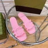 2024 Designer Slipper Slipper Jelly Rubber Coupte Women Sandals Slipper Flats Logo Cut Out Cuir Slides Style Open Toe Toe Summer Sandals Pop Sandales Slide Luxury Design