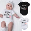 Enstycken Småbarn Baby Girl Clothes Bodysuit Romper Mama och Dad = Me Love Print Newborn Baby Girl Cotton Jumpsuits Outfits kläder 024m