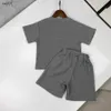 Fashion Baby Tracksuits Summer Boys Set Setting Designer Roupos Tamanho 90-150 CM Camiseta e shorts de pescoço de estampa de estampa e shorts redondos 24April