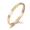 Bracciale d'oro Carter di lusso di lusso di alta qualità per ragazze con una sensazione di fascia alta e minimalista fatta in lega che non si sbiadisce accessori rossi in mesh in oro rosa