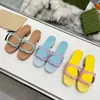 Kvinnor Lås utskuren gliddesigner Sandaler Läder Slippe Flat Slides mode Hollow ut gummisandal Summer Beach Flip Flopsladies Casual Shoeses