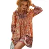 Casual Dresses Resort Style Dress Bohemian Floral Print V Neck Mini med dragkonstlappdetaljer för sommarlovstrand