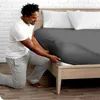 Couvrette de matelas en couleur unie 100% coton ajusté avec bande élastique non glissée pour le lit de reine King Double King 240424