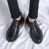 Sapatos casuais para homens 2024 masculino Oxford Retro Luxury Leather Fashion Sneakers Plataforma feita à mão