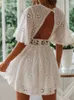 Vit sommarklänning ihålig av avslappnad mode rygglösa miniklänningar blommor broderi bomullsfest mantel vestidos 18504 240418