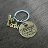 Keychains Daughters First Day of School Gift 2024 Graduation Keynchain for High College Students lui a gravé les femmes