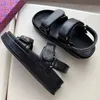 TB Classic Women Sandals Double Tazz Slippers Retro Couleur solide Sole Sole Designer Black White Leather Summer Daily Shoes E2